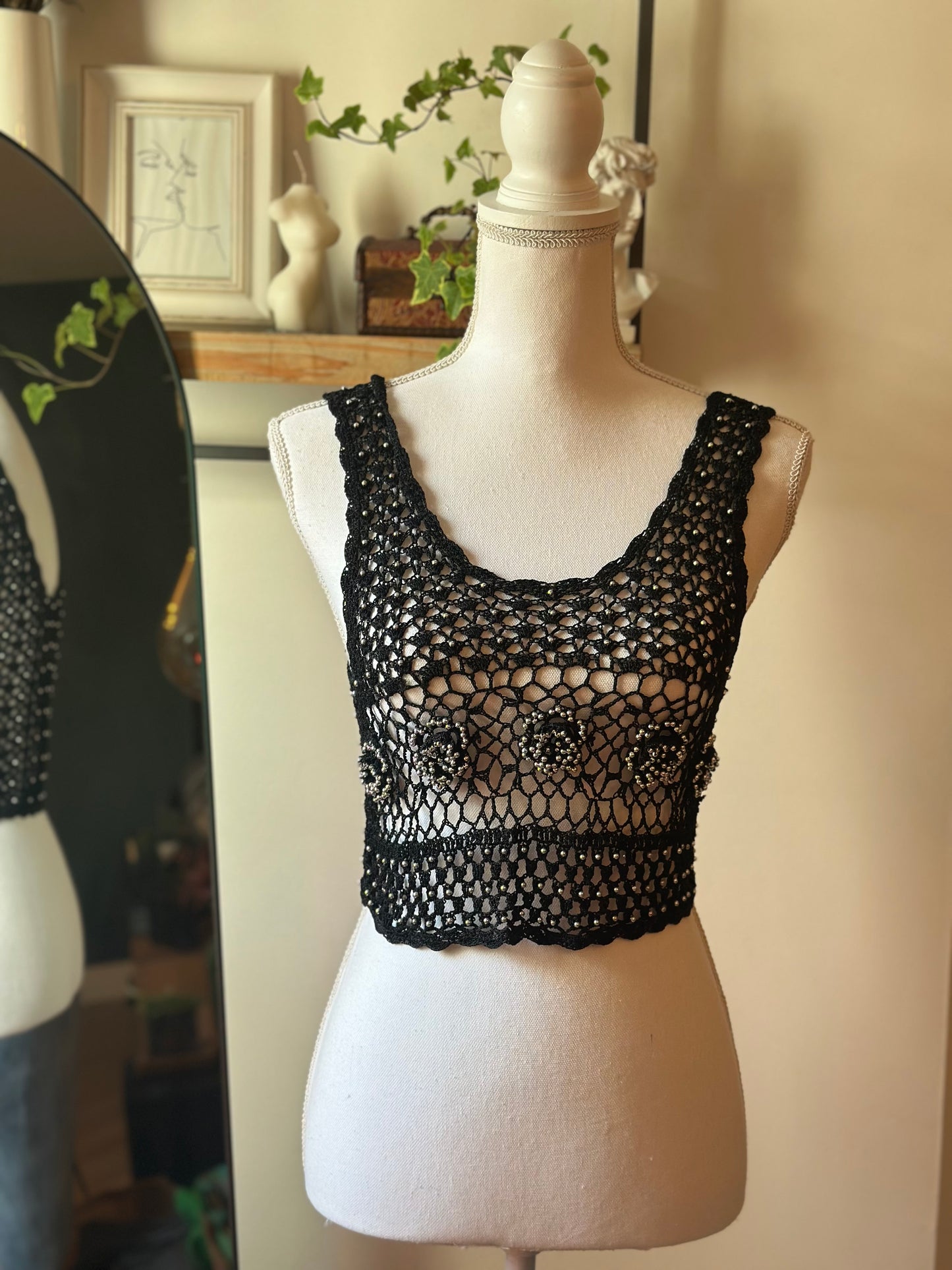 Top court crochet noir perles argentées, Vintage T.36
