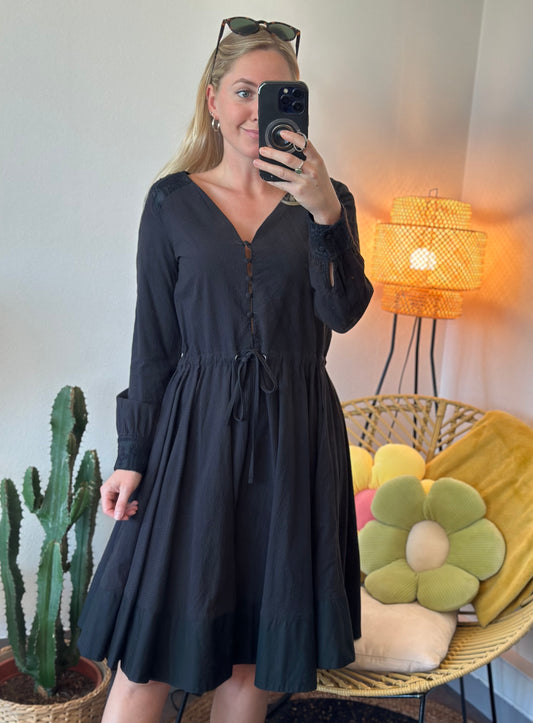 Robe noire en soie modèle « rose », T.36