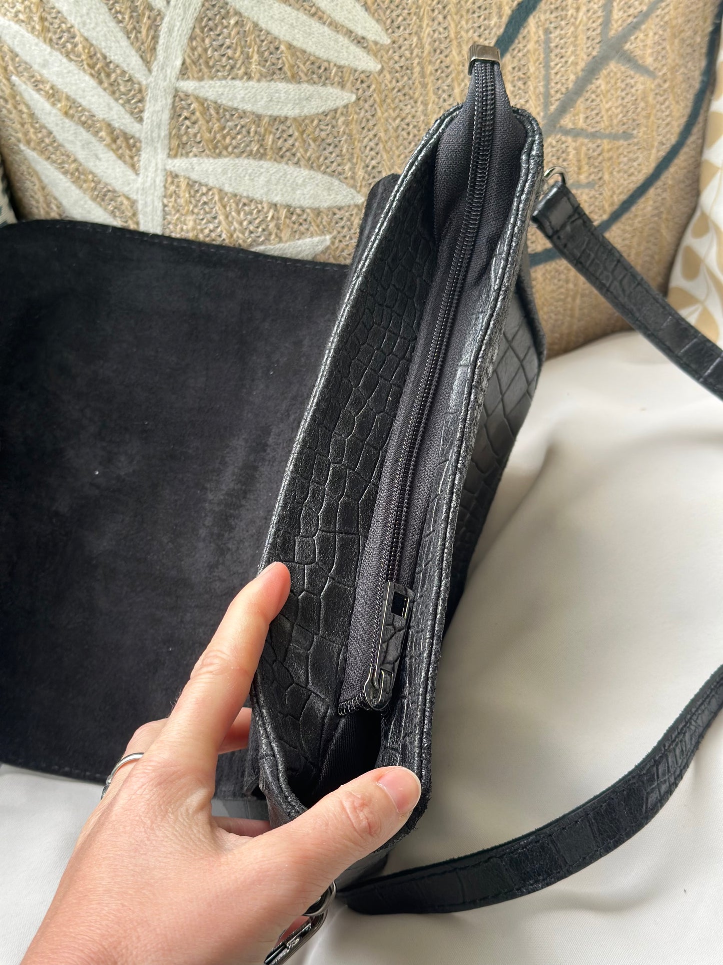 Sac bandoulière cuir et daim effet croco noir – fabriqué en Italie