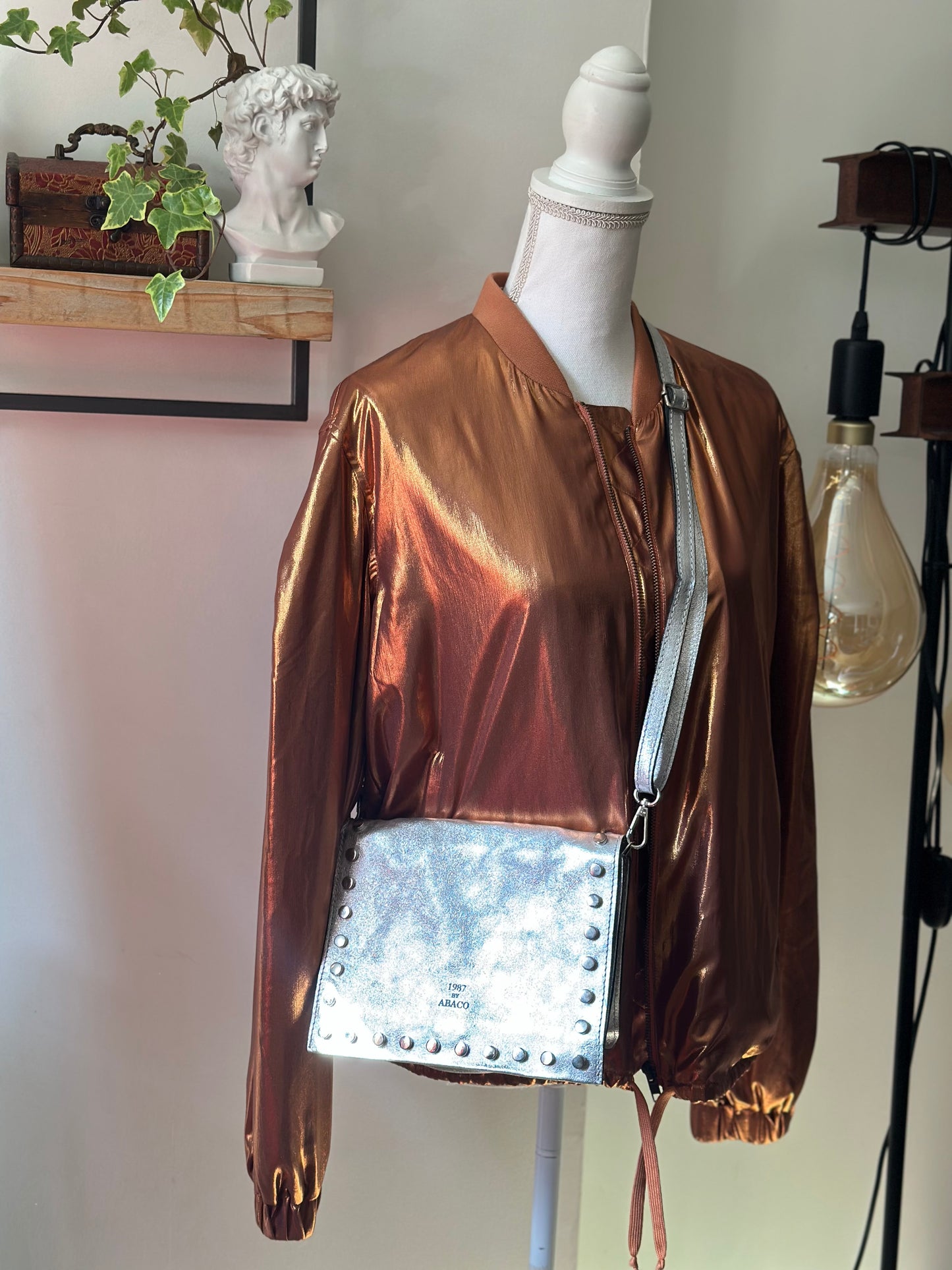 Sac bandoulière en cuir argenté