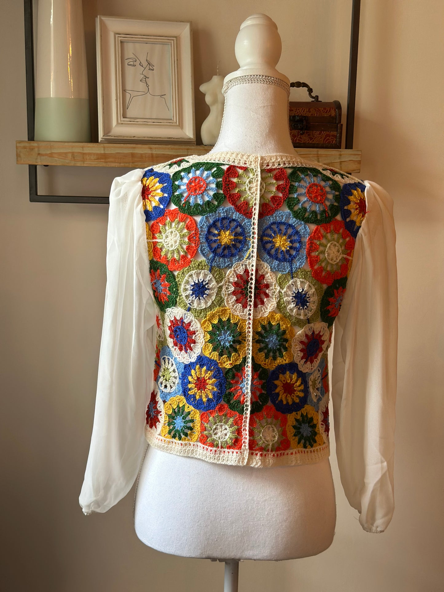 Cardigan en crochet multicolore neuf, T.36