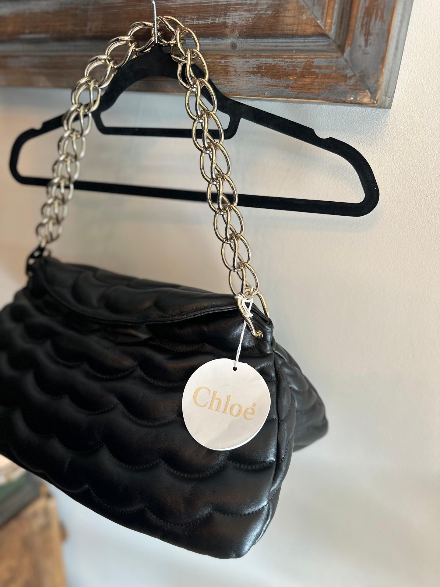 Sac Chloé Juana Medium cuir noir matelassé chaîne dorée neuf avec étiquette – modèle luxe