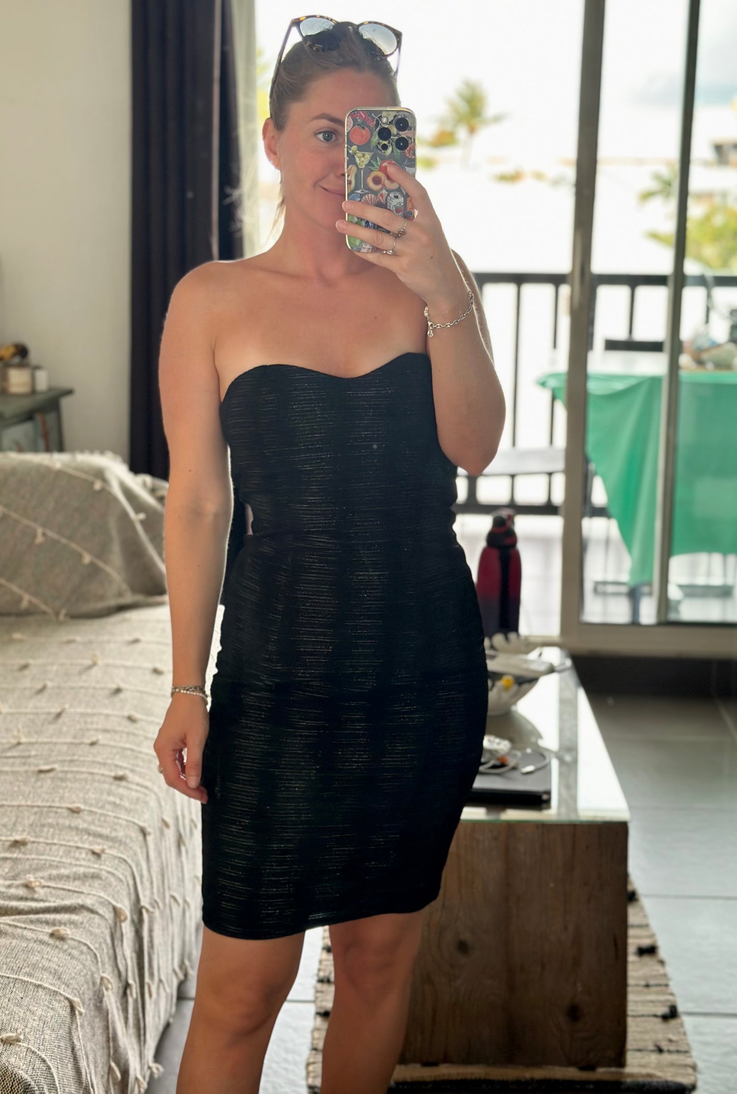 Belle robe bustier noire près du corps, légèrement pailletée T.34 neuve