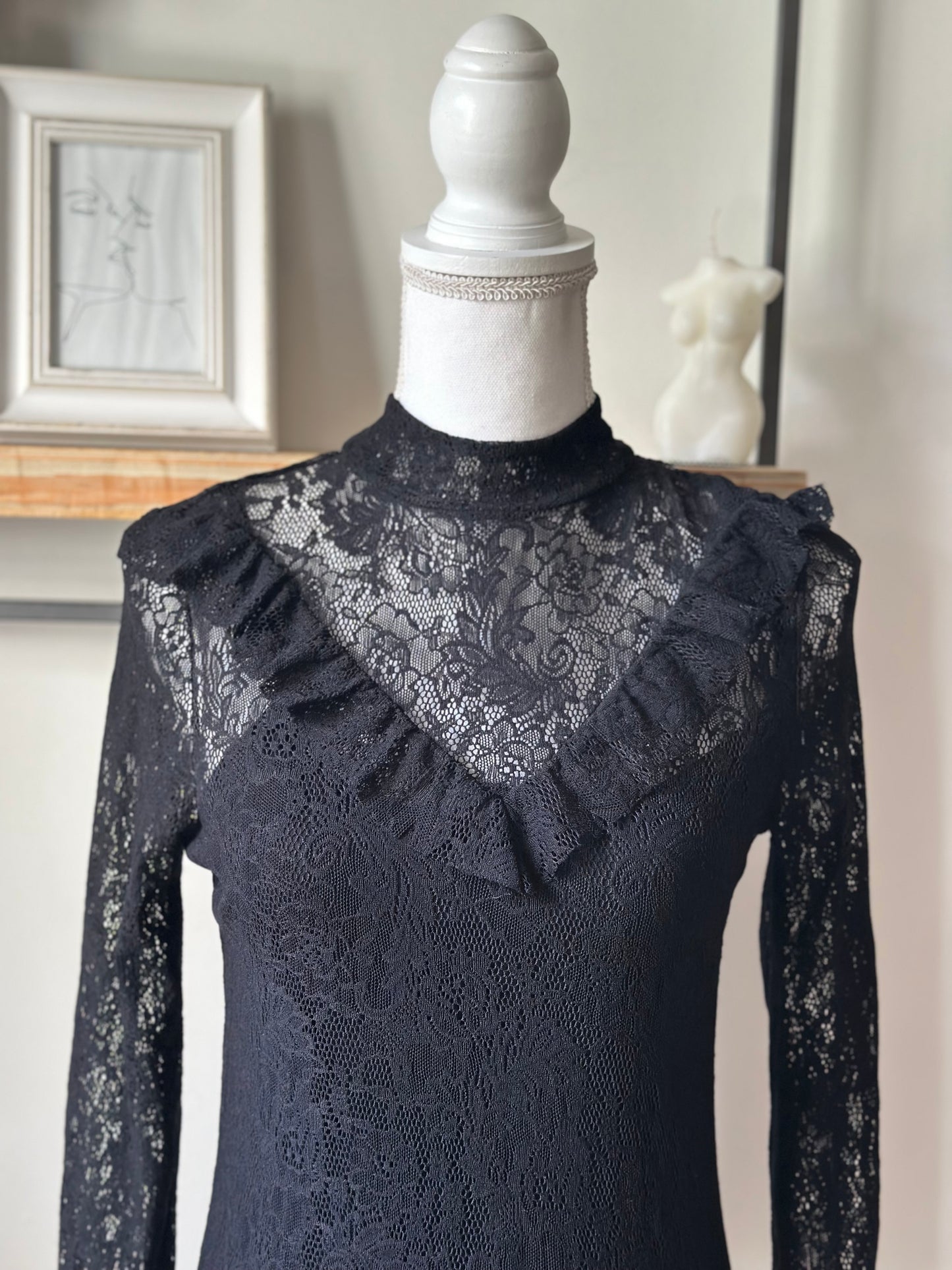 Top noir en dentelle T.34