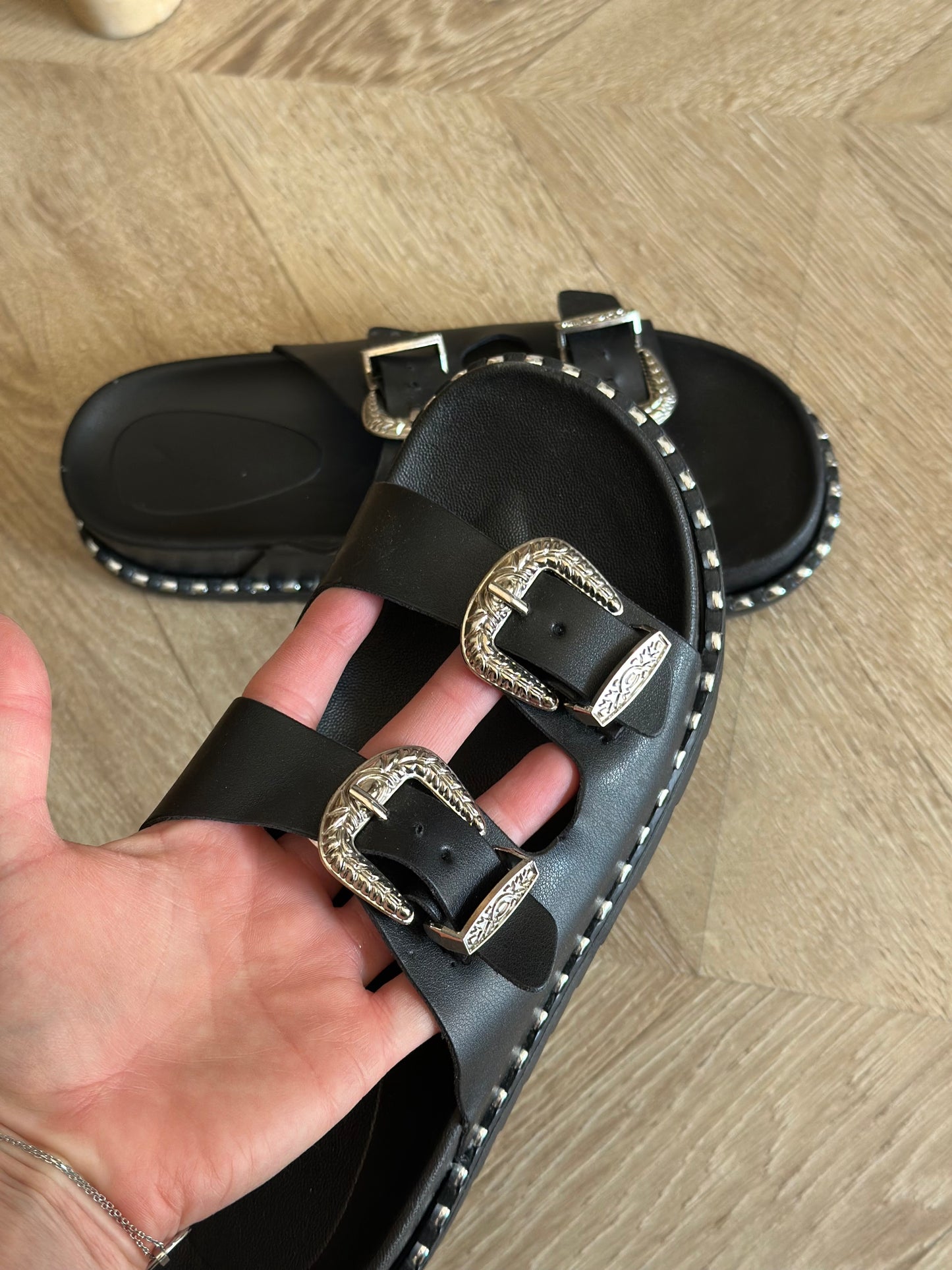 Sandales western à boucle épaisse noir/argent P.36