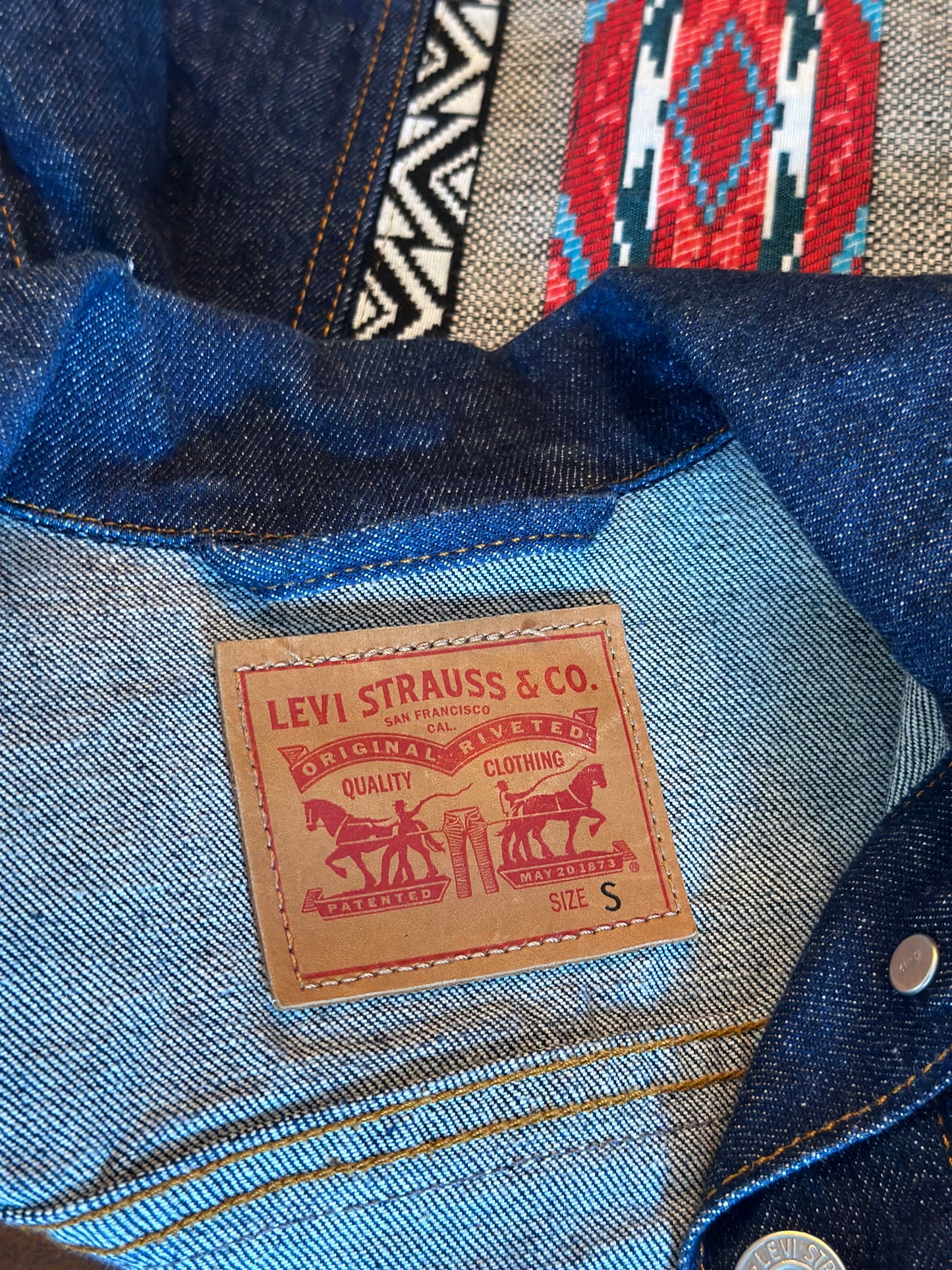 Veste en jean brodée dos et épaule T.36