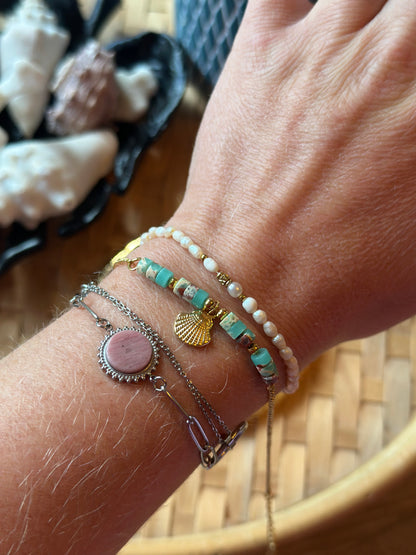Bracelet neuf en acier inoxydable – Coquillage doré & perles bleues