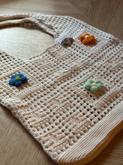 Sac fourre-tout en crochet avec fleurs colorées brodées