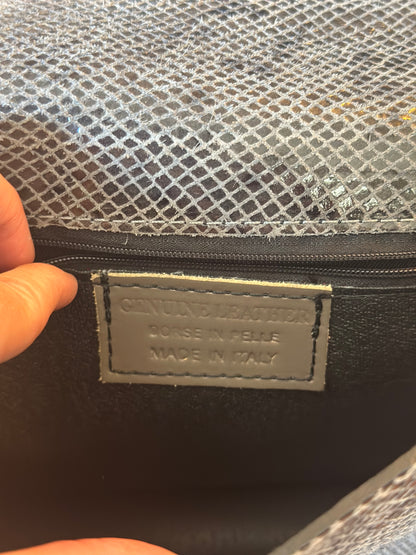 Sac en cuir imprimé python noir et gris – Chaîne métal ajustable