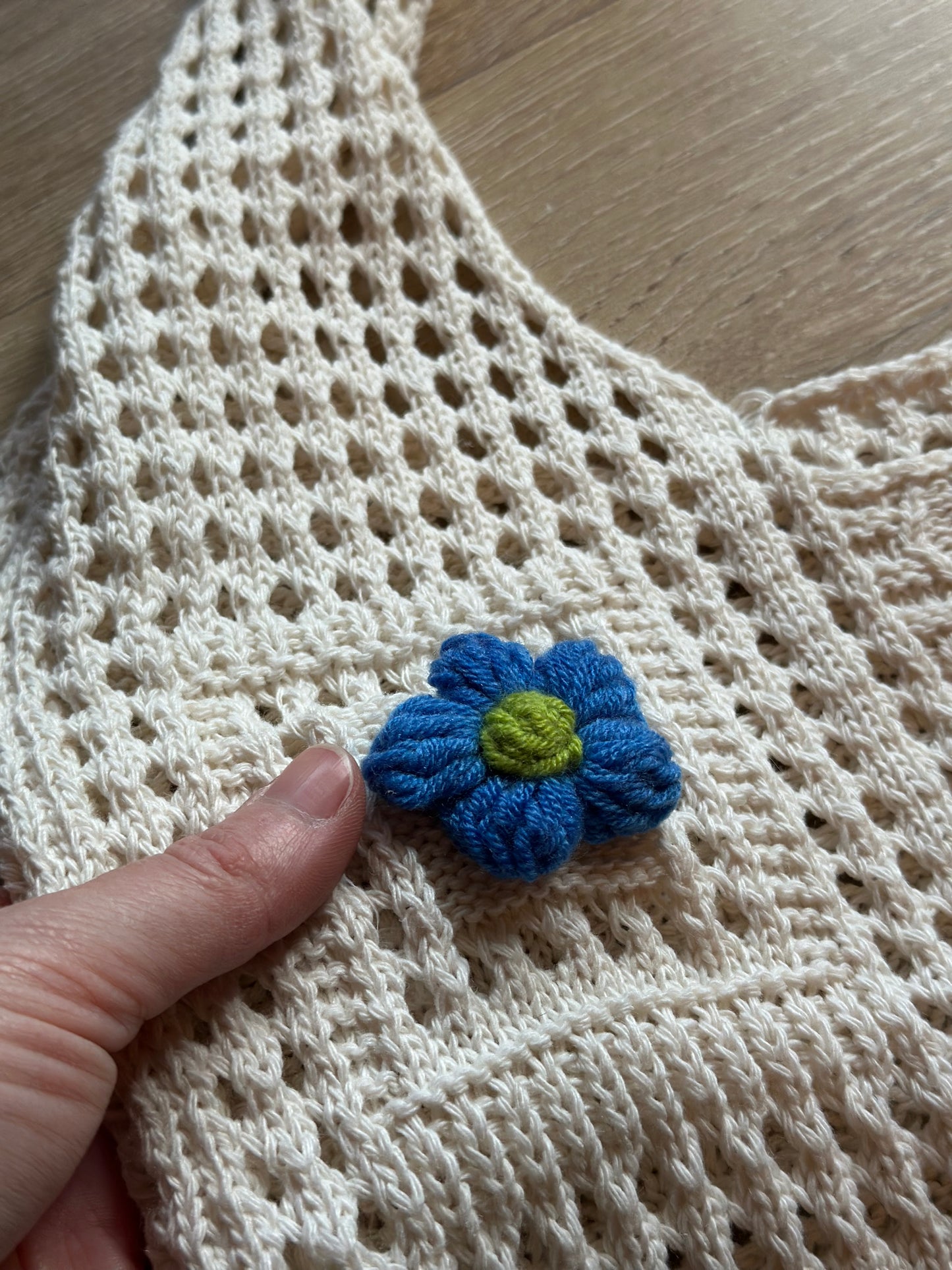 Sac fourre-tout en crochet avec fleurs colorées brodées