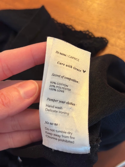 T-shirt noir à empiècements dentelle T.36