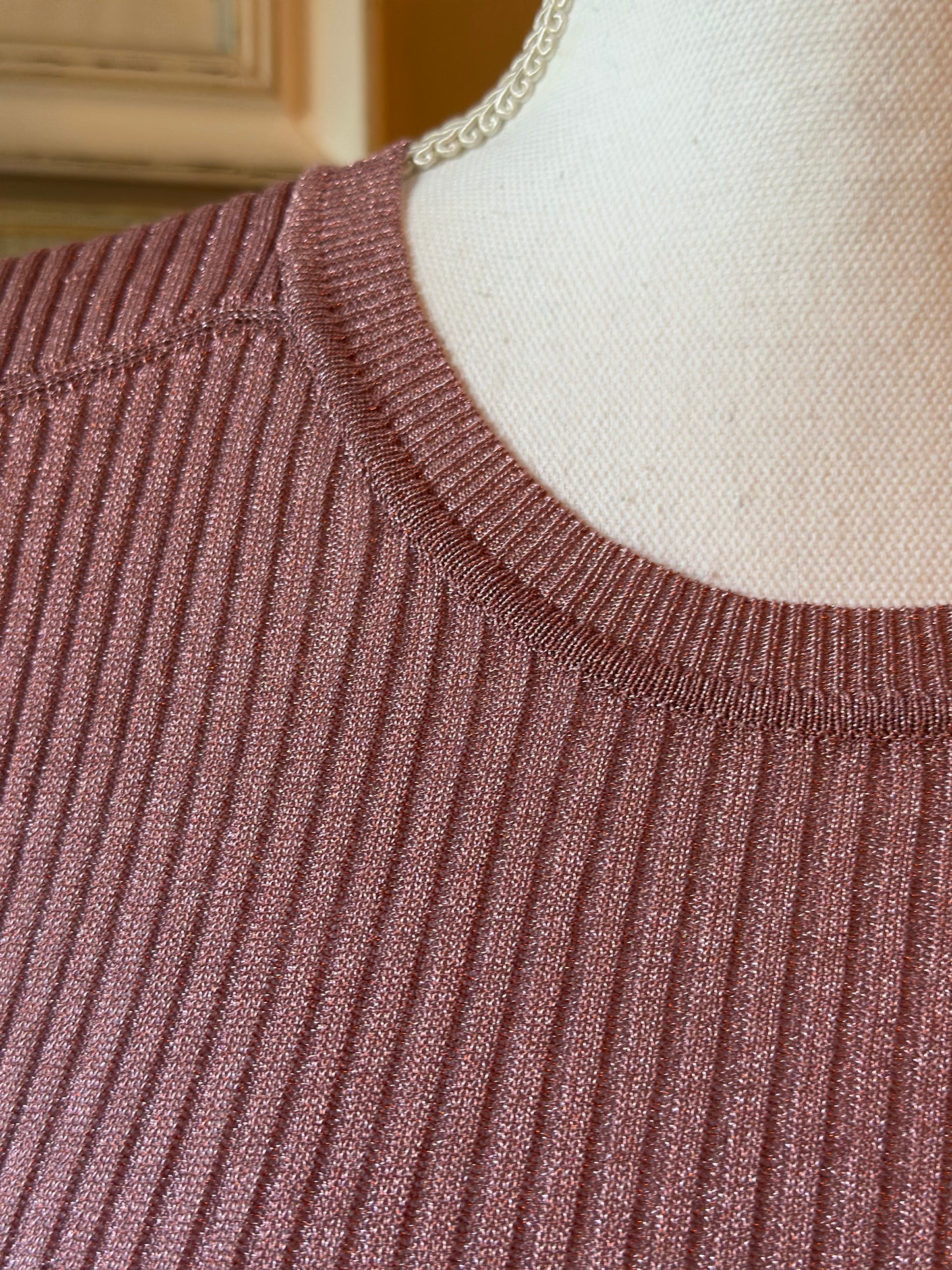 Pull manches courtes maille côtelée parme viscose T.40