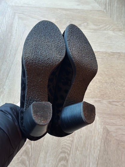 Escarpins noirs motif ton sur ton talon bloc – T.40
