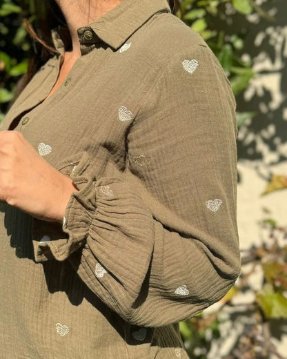 Chemise à motifs cœurs en gaze de coton kaki T.36