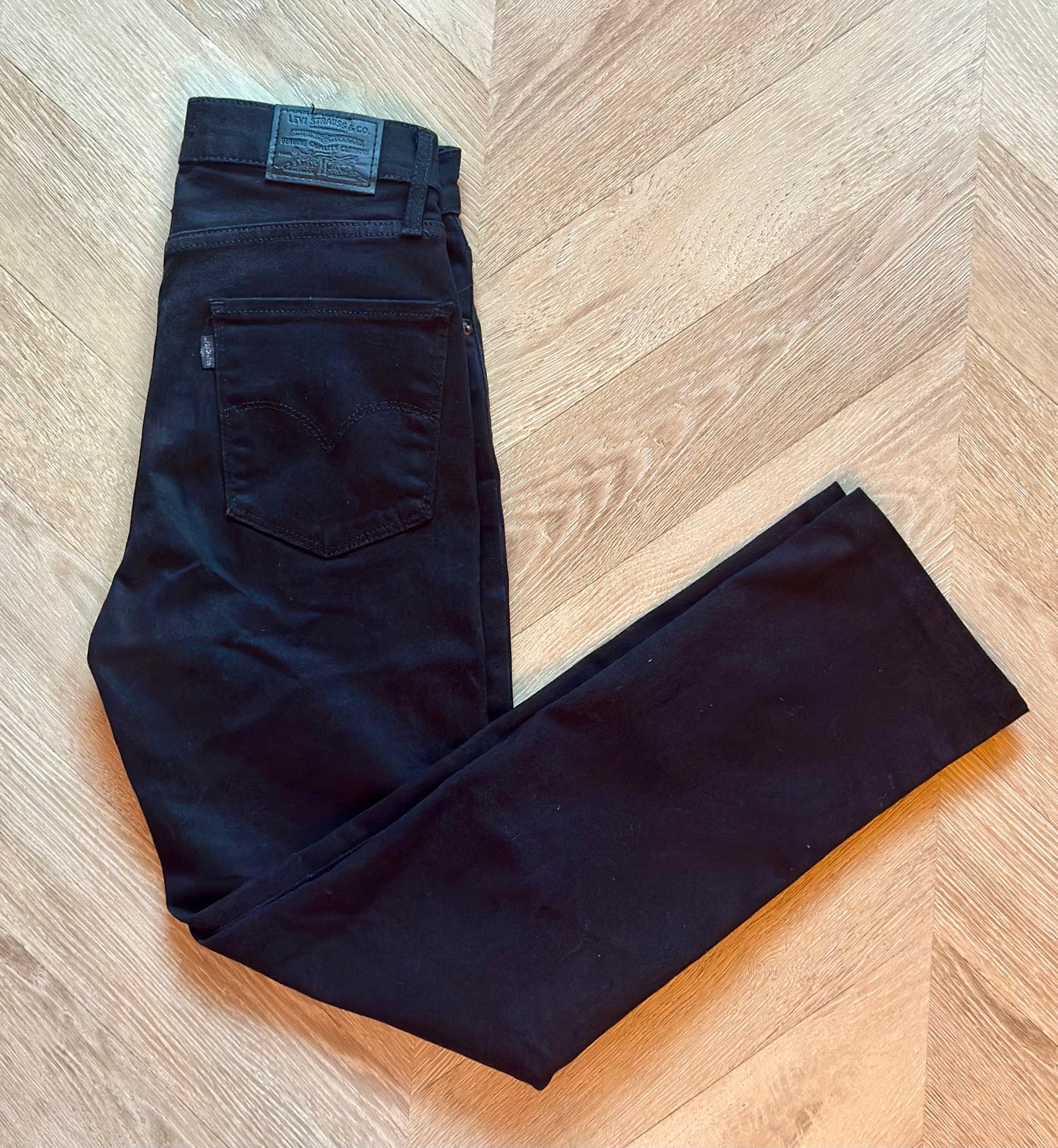Jean noir coupe droite Levi’ s Premium 724 High Rise Straight T.34