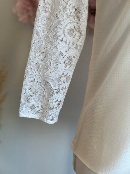 Blouse blanche avec détails en dentelle T.34