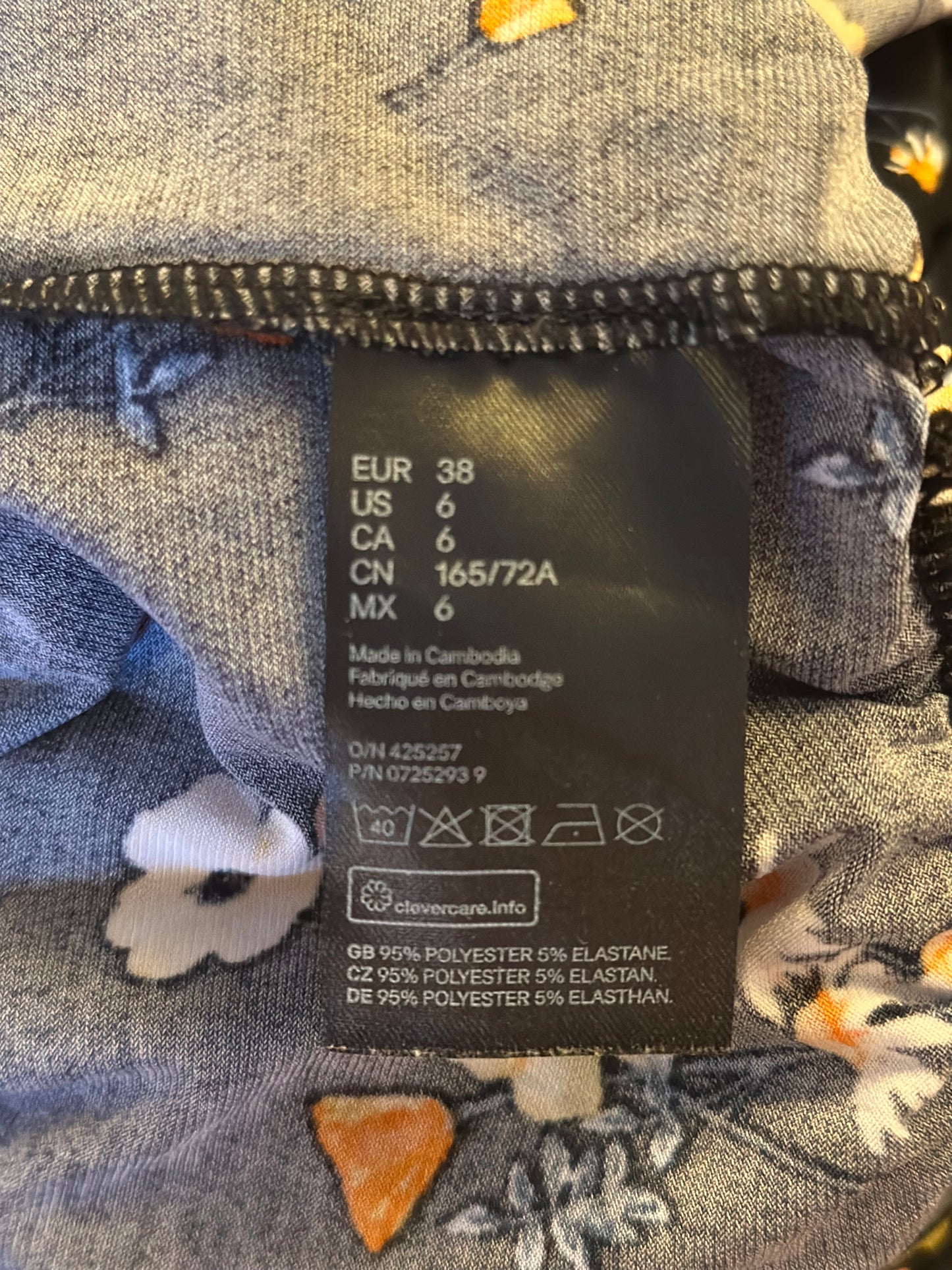 Combishort fleuri noir jaune T.38