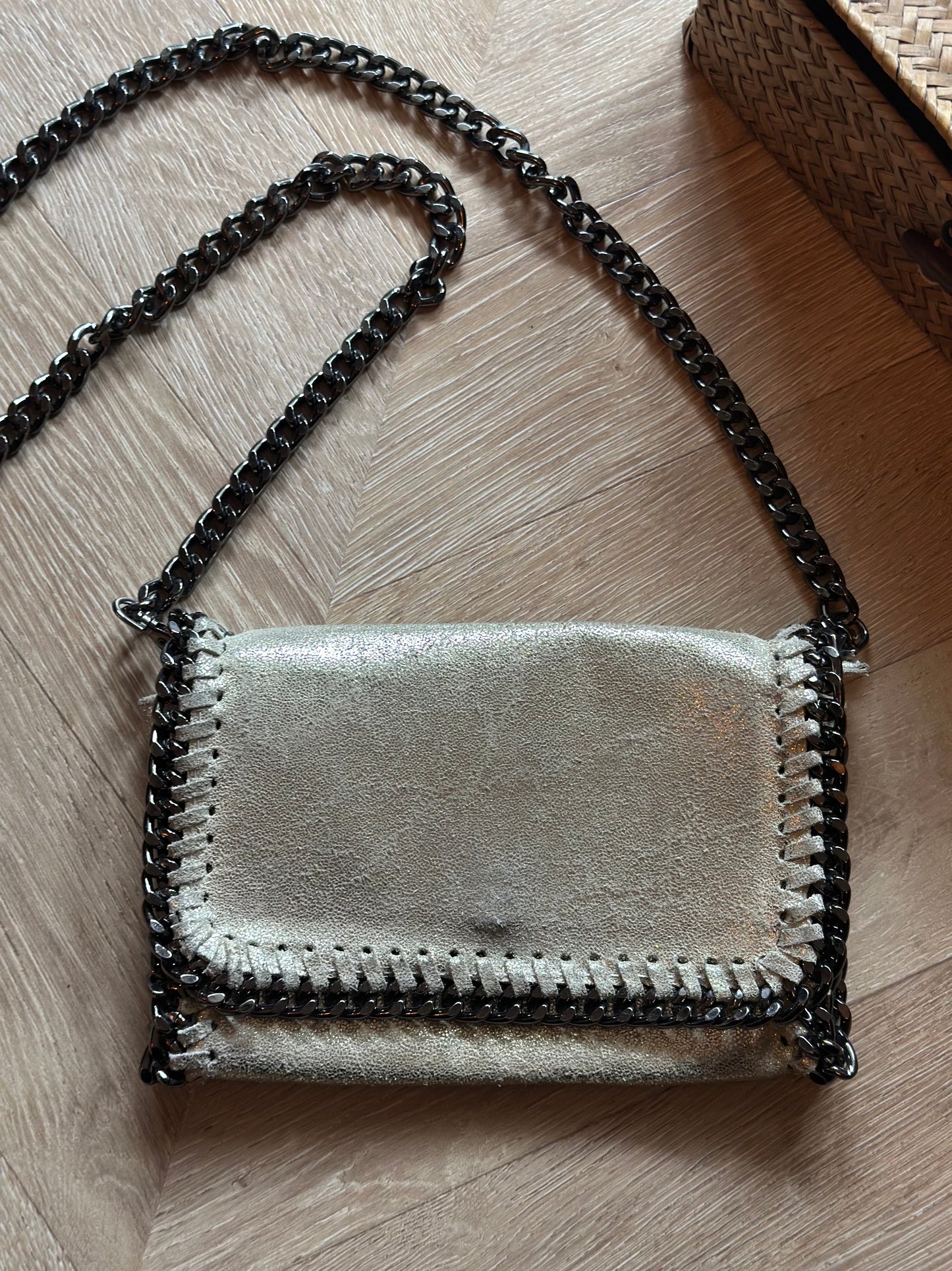 Sac bandoulière cuir métallisé doré chaîne Made in Italy – 21x14 cm