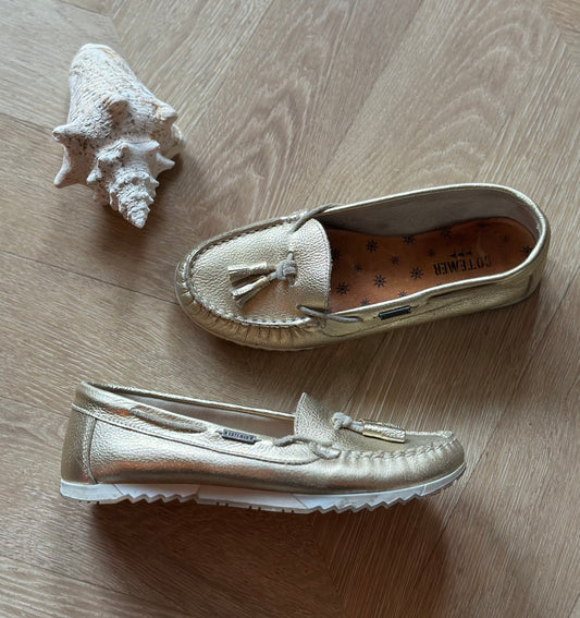 Mocassins cuir doré à pampilles T.37