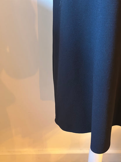 Robe noire coupe droite T.40