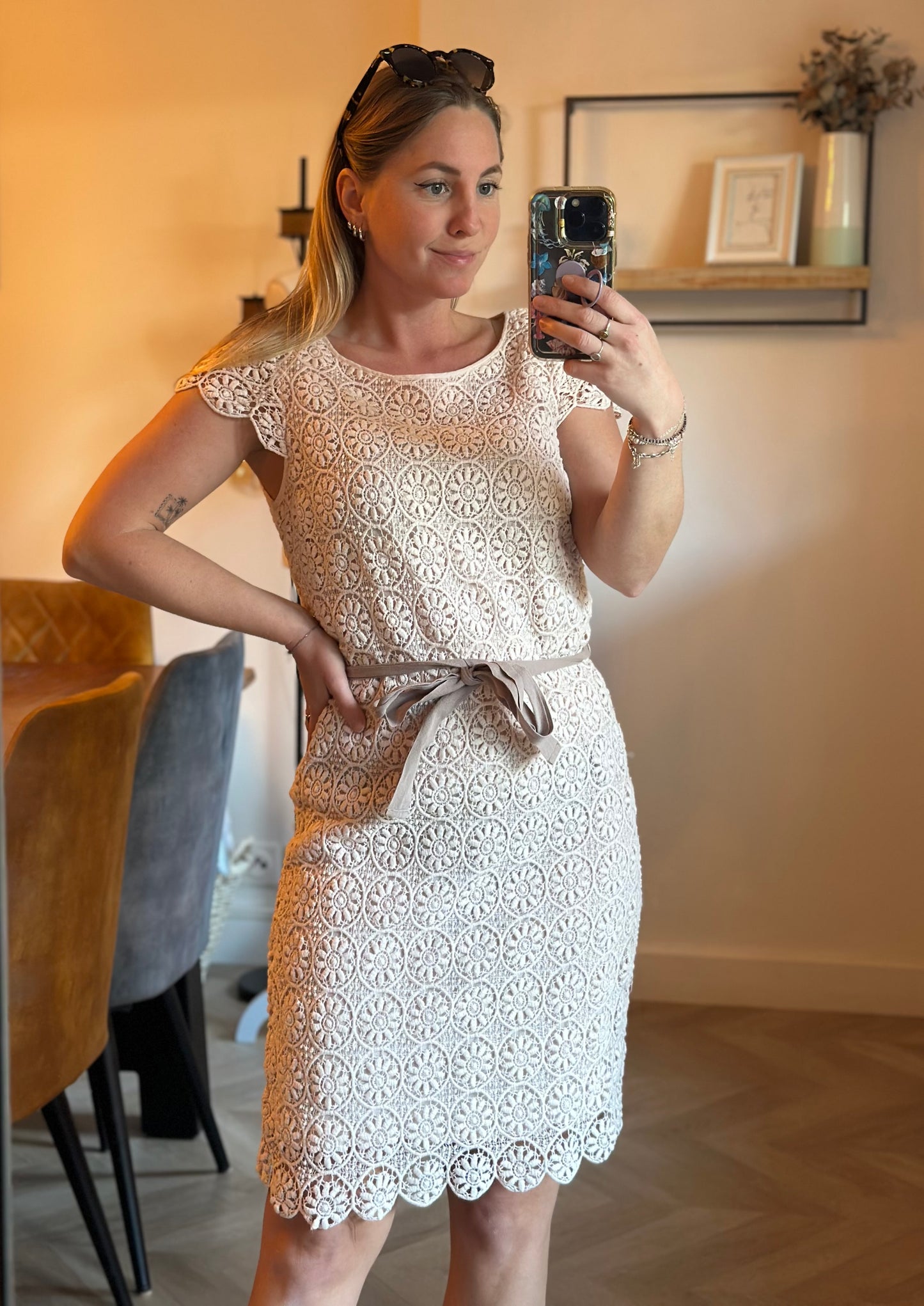 Robe dentelle rose poudré T.40