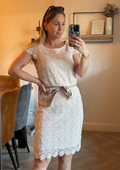 Robe dentelle rose poudré T.40