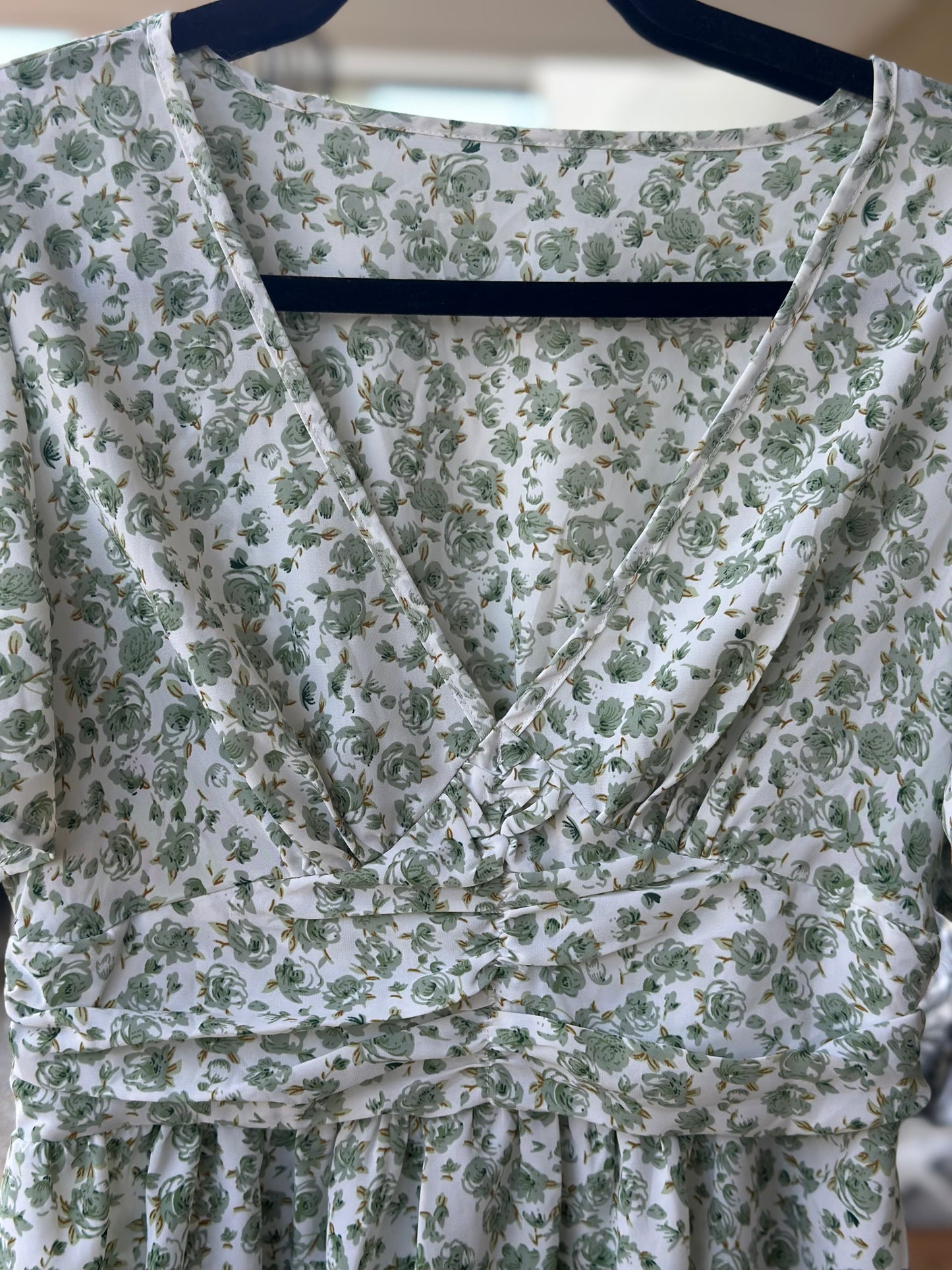 Robe fluide fleurie vert sauge T.36