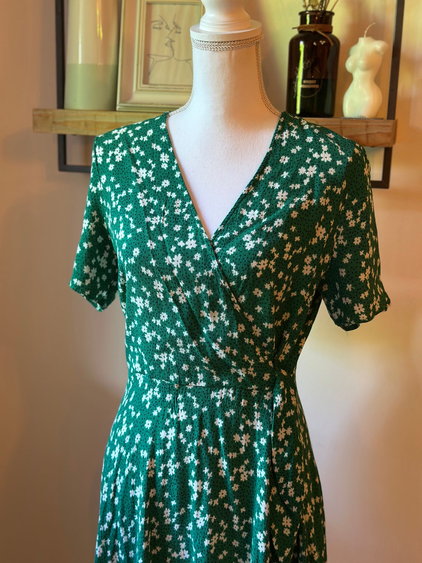 Robe portefeuille verte fleurie - T.40
