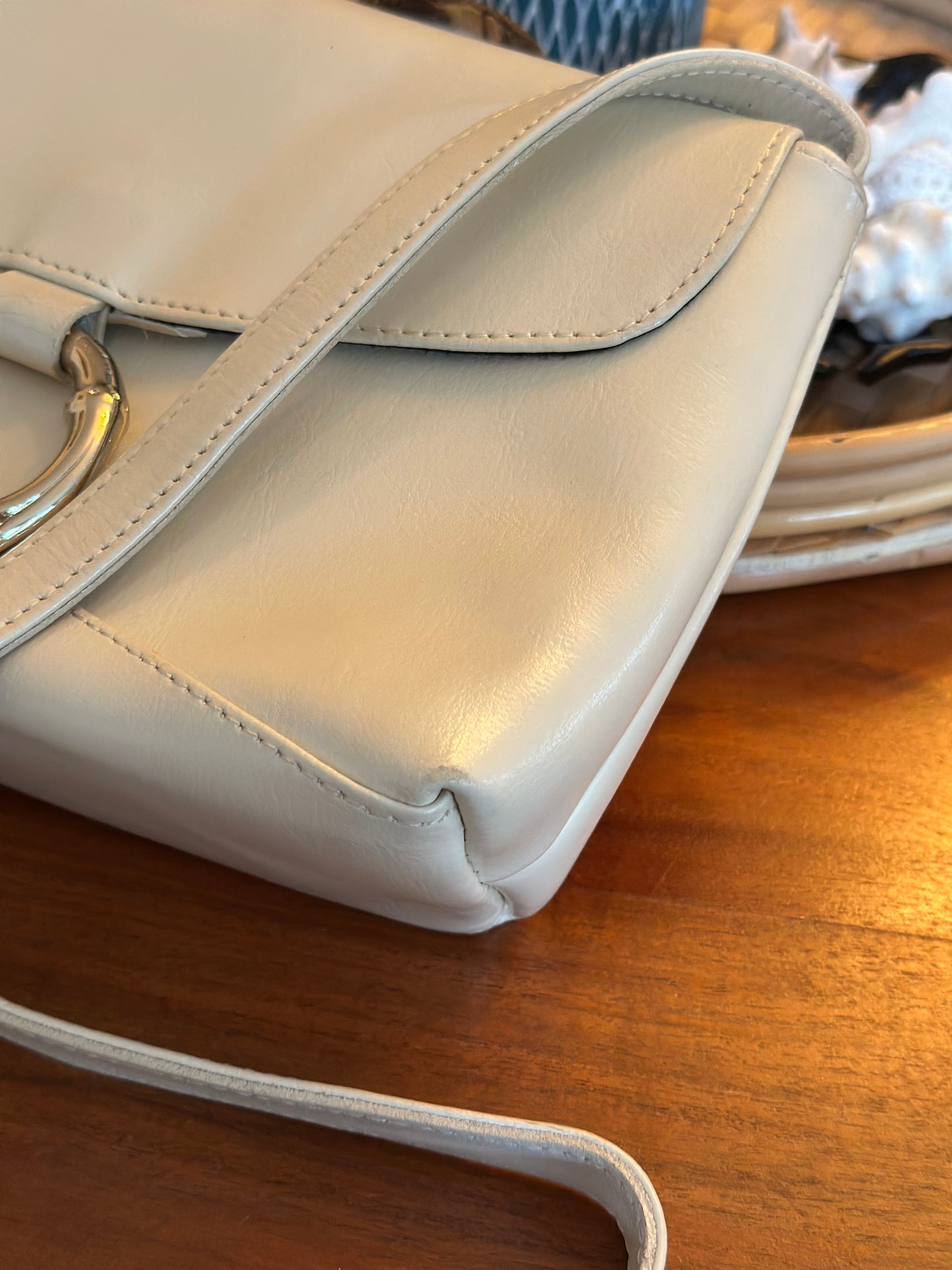 Sac bandoulière en cuir blanc crème cercle argenté – Vintage Made in France