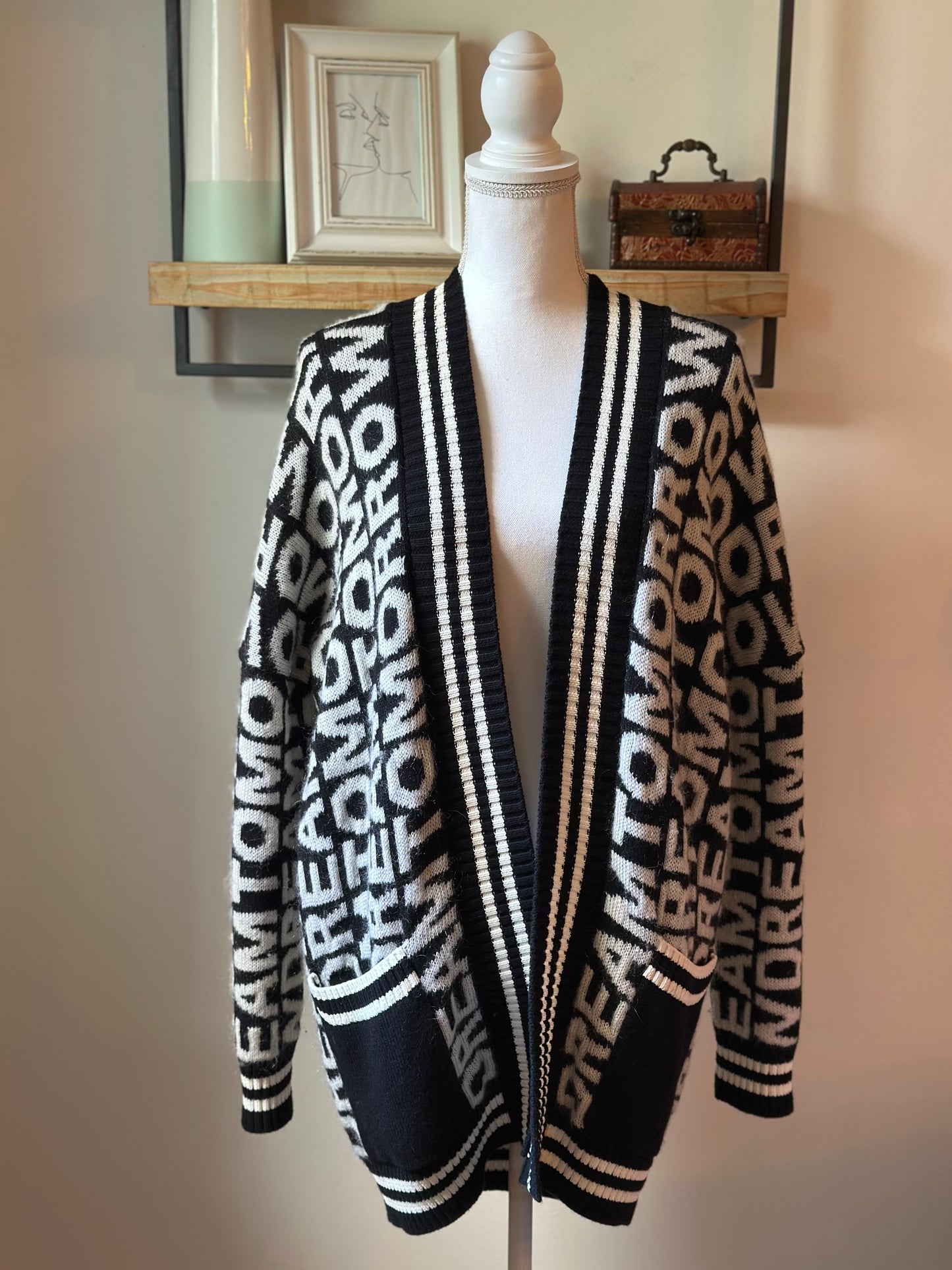 Cardigan noir et blanc laine et mohair à lettrage “Dream Tomorrow” T.36/38