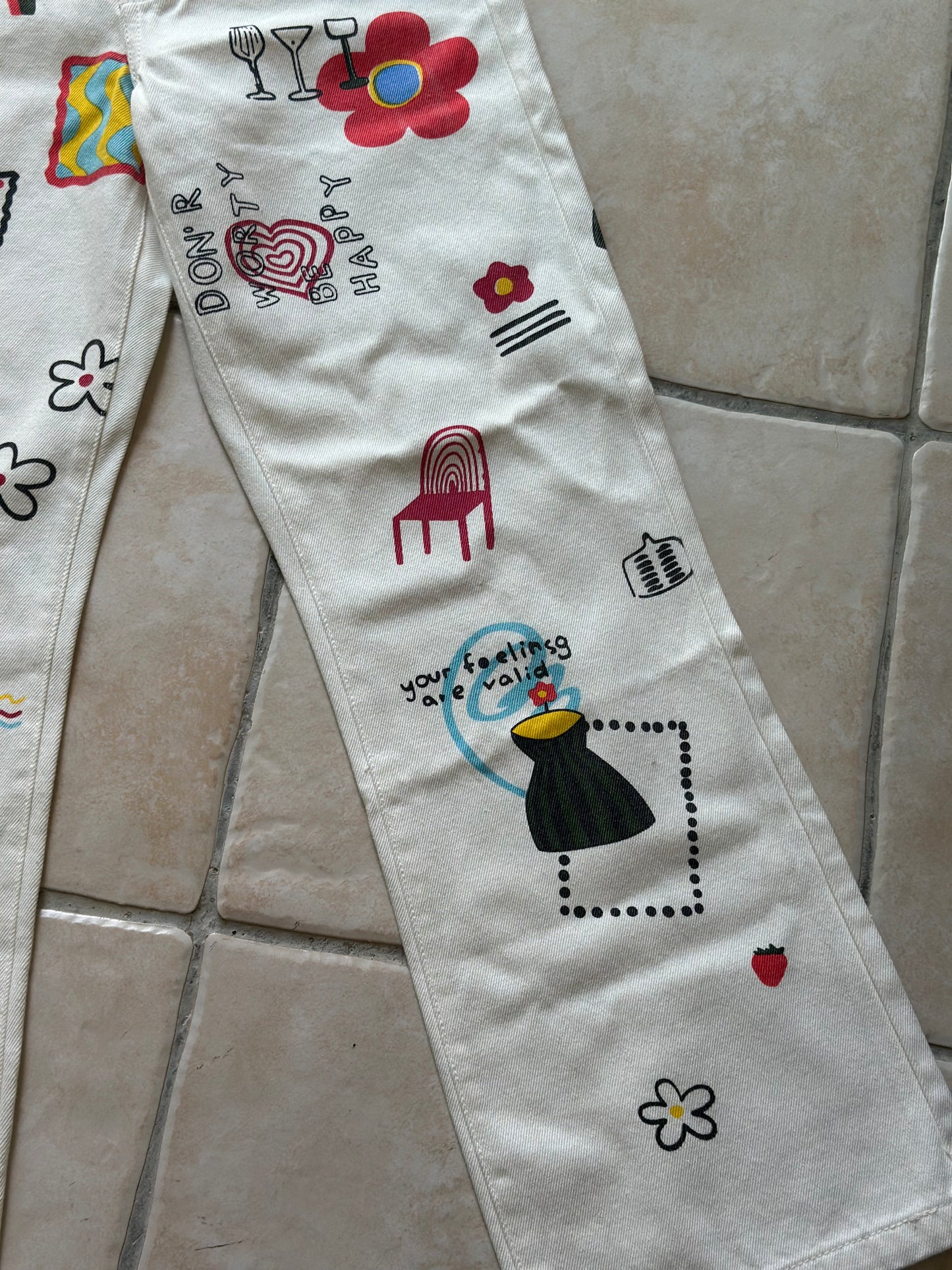 Pantalon jean blanc imprimé fleuri moderne Neuf T.34