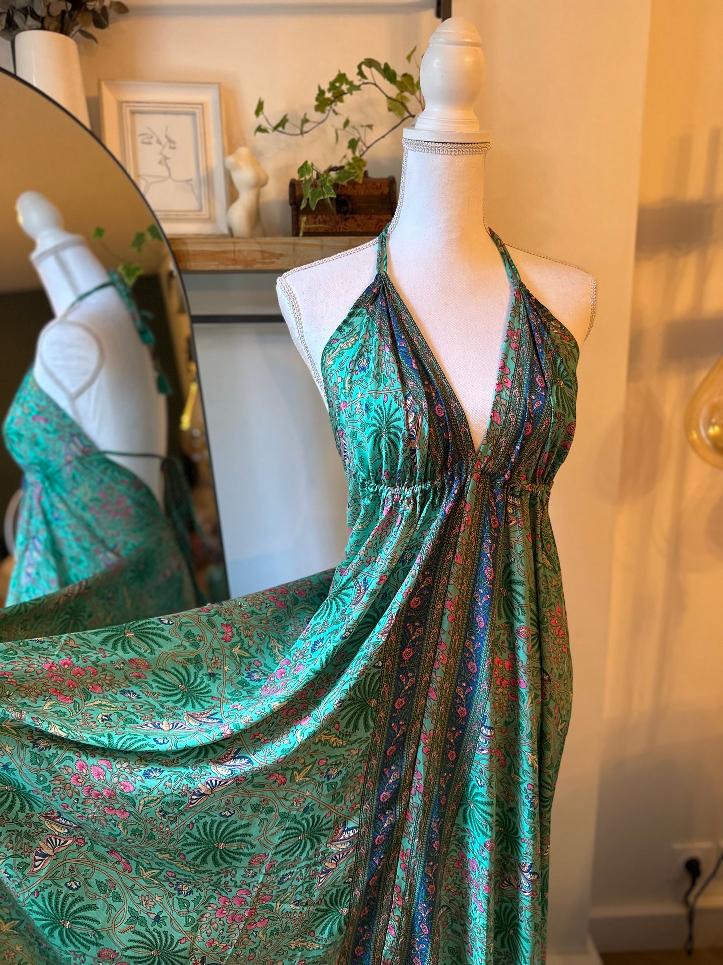 Robe longue imprimé fleuri, dos nu, en soie T.U