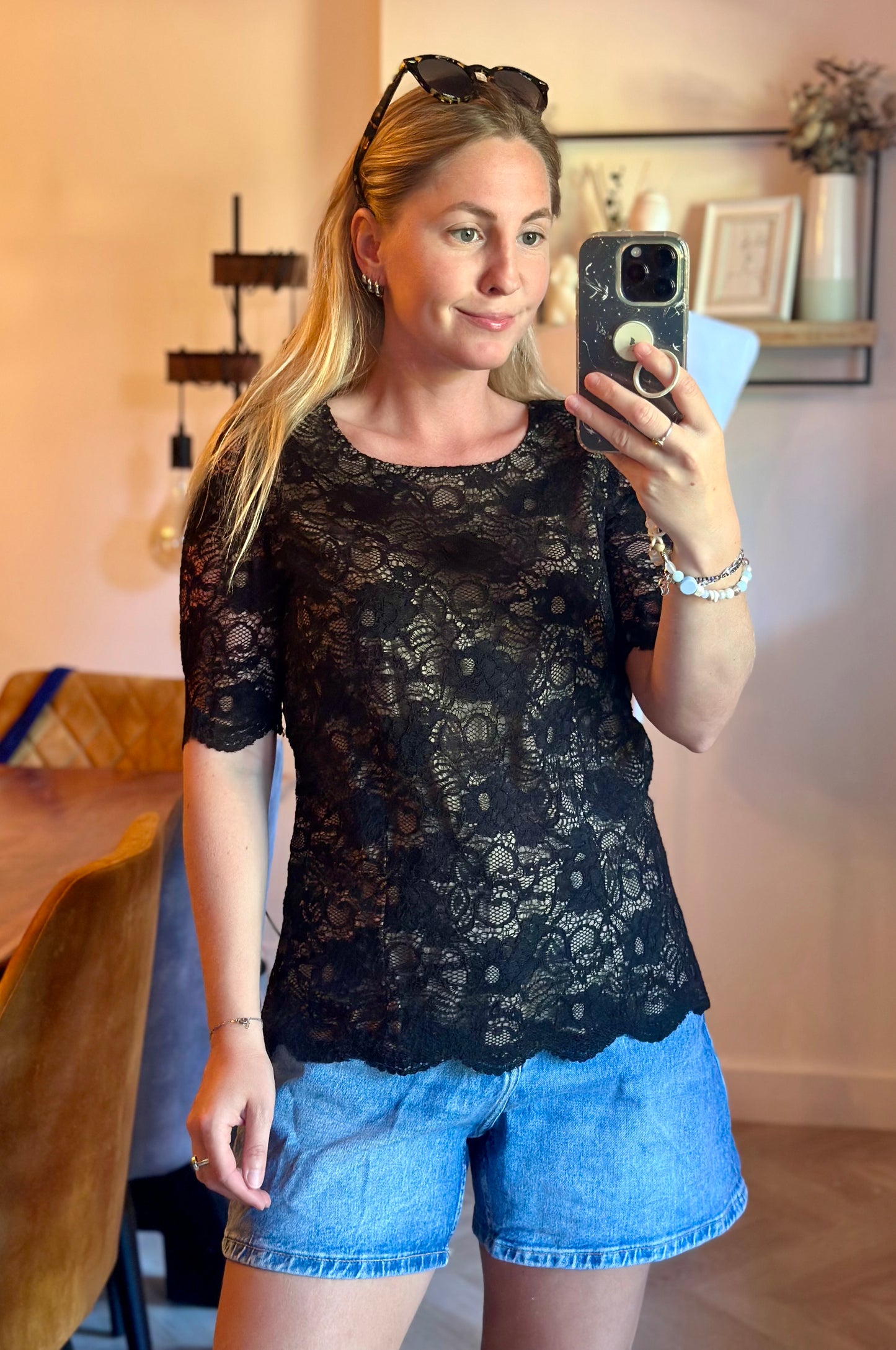 Blouse en dentelle noire T.38