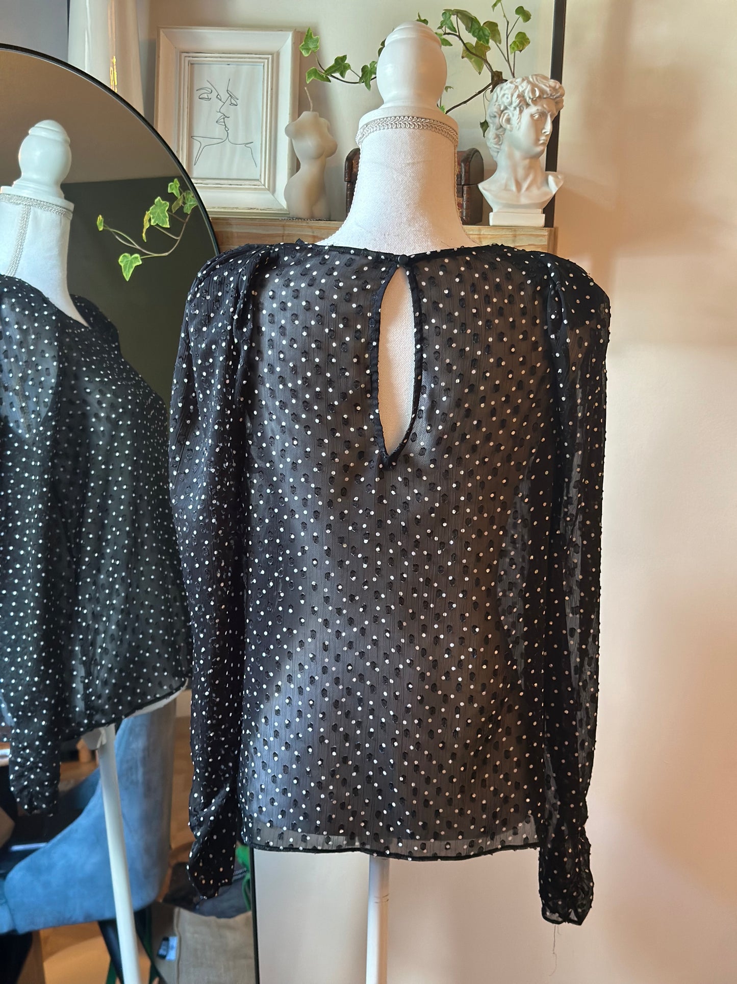 Blouse noire à pois blancs T38