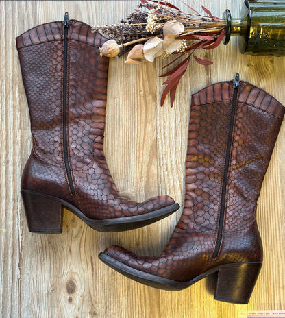 Bottes hautes en cuir croco marron P.36