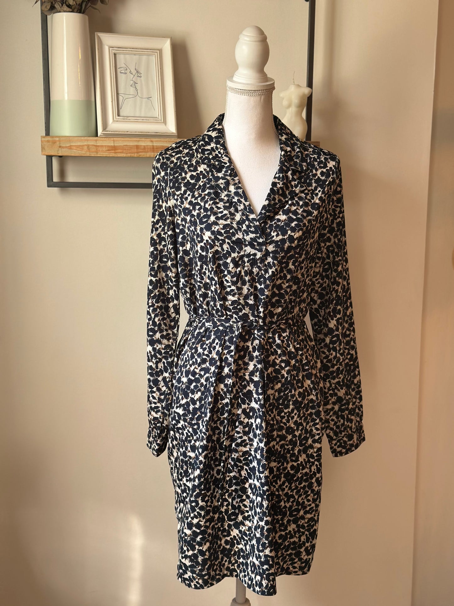 Robe léopard fluide ceinturée manches longues T.36