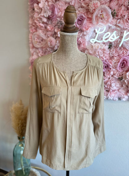 Blouse beige motif en relief T.38