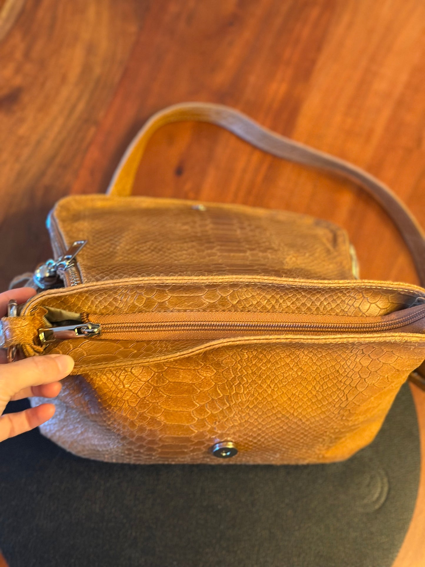 Sac en cuir effet python camel – modèle Elena