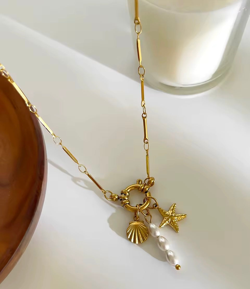 Collier “Trio Marin” – Acier inoxydable 316L, pendentifs coquillage, étoile de mer & perle