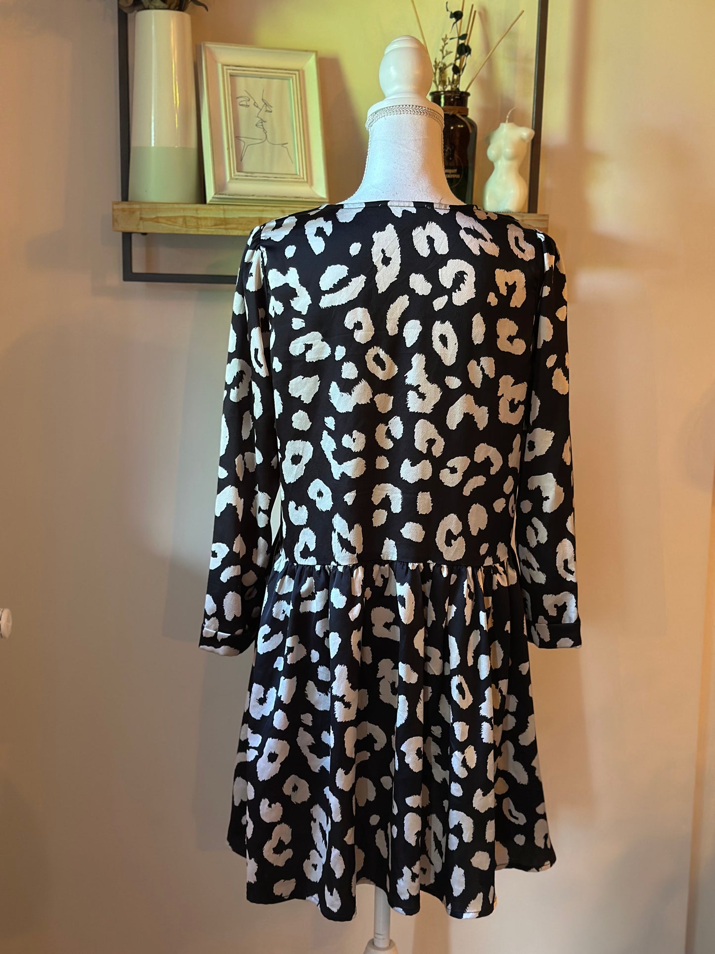 Robe fluide imprimé léopard noir et beige manches longues T.38/40