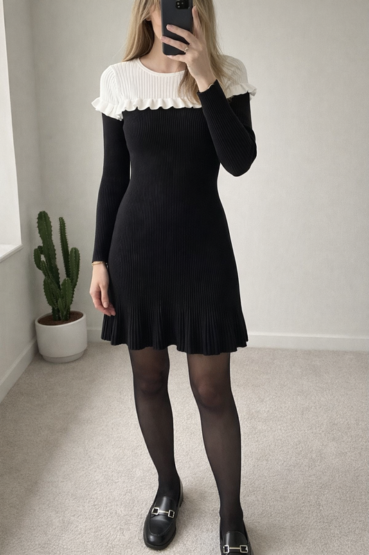 Robe en maille côtelée bicolore à volants T.38