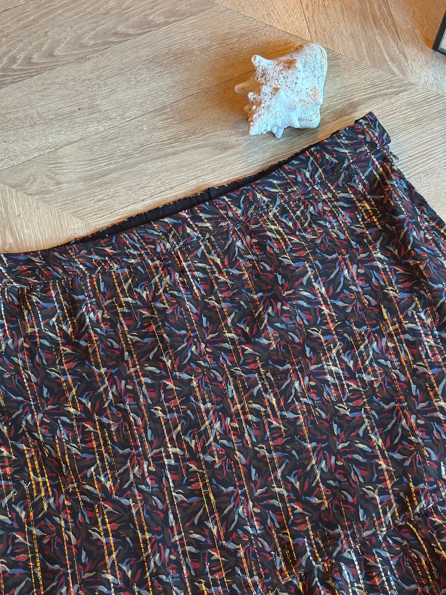 Jupe midi imprimée à fils lurex dorés T.44