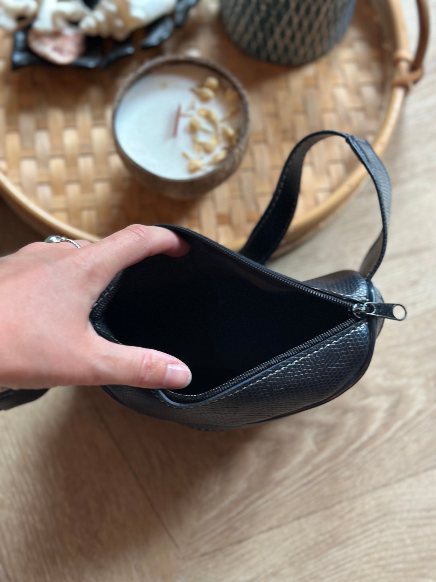 Banane vintage 90s’ noire vintage Chipie logo doré