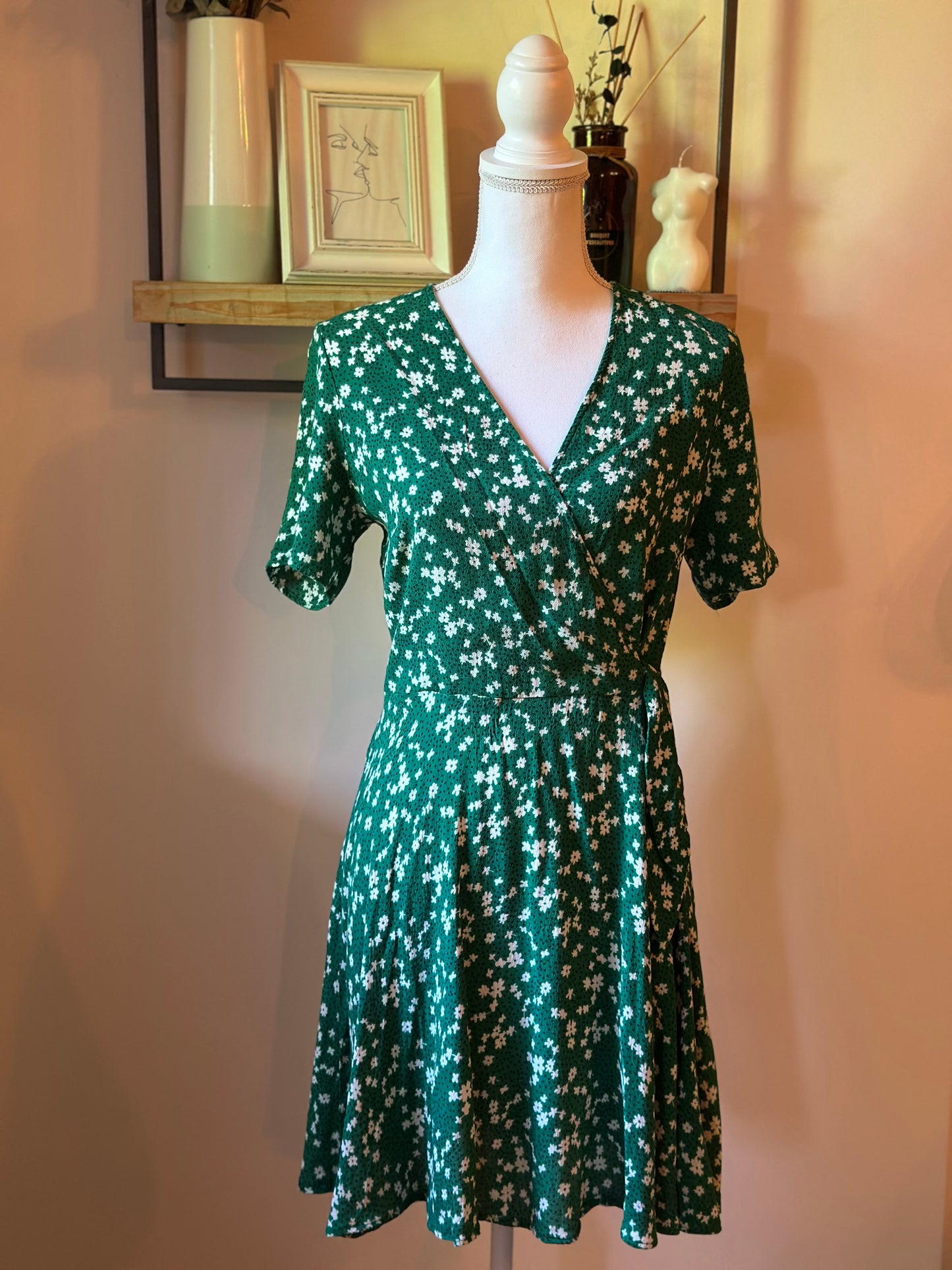 Robe portefeuille verte fleurie - T.40