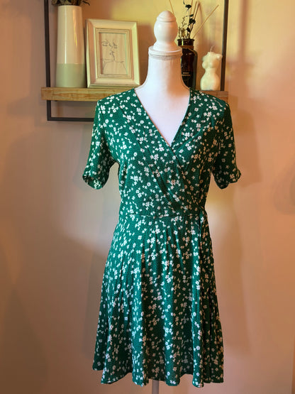Robe portefeuille verte fleurie - T.40