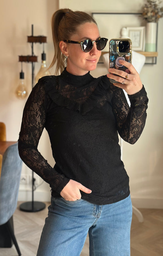 Top noir en dentelle T.34
