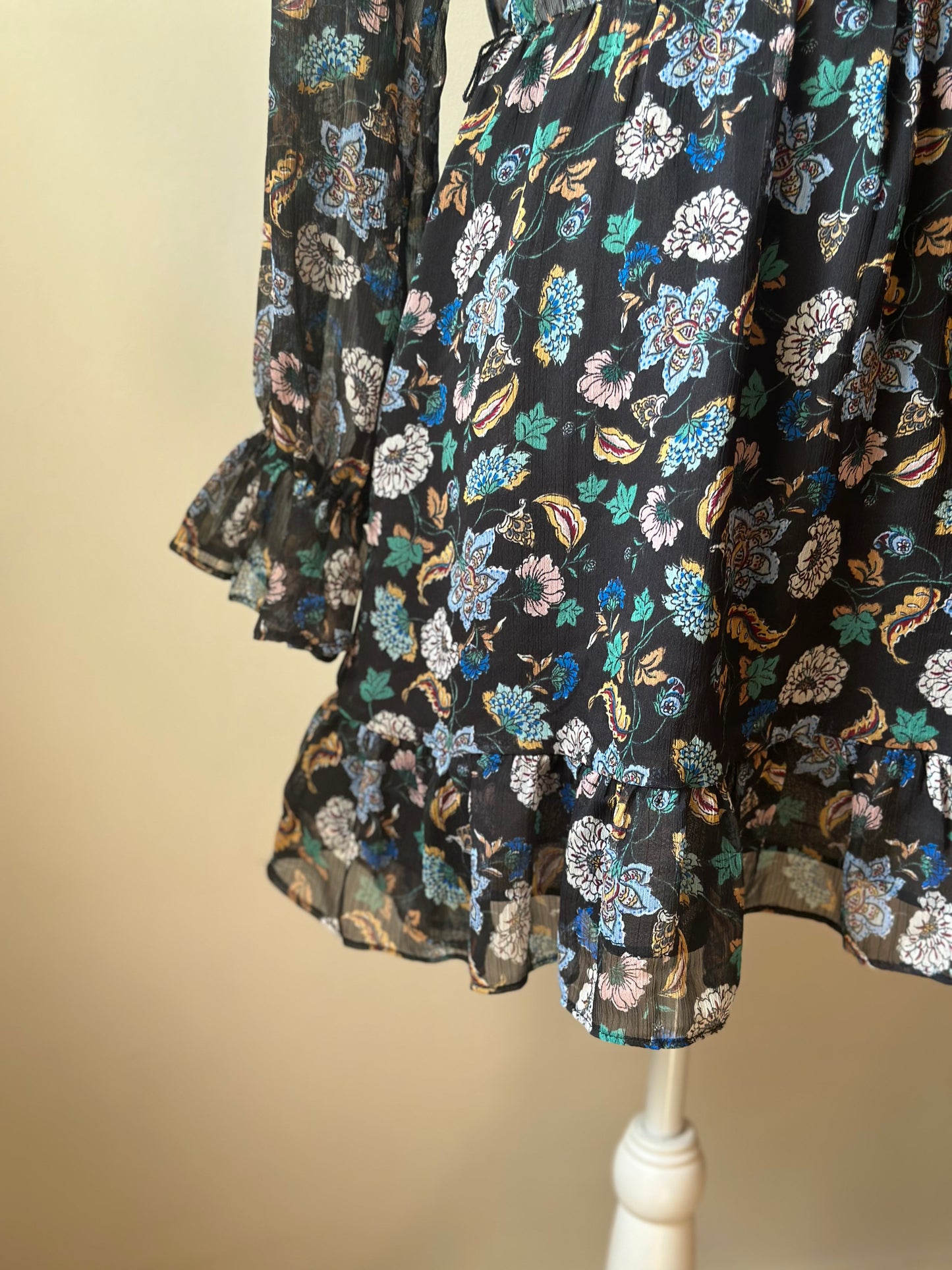 Robe fleurie à volants T.36