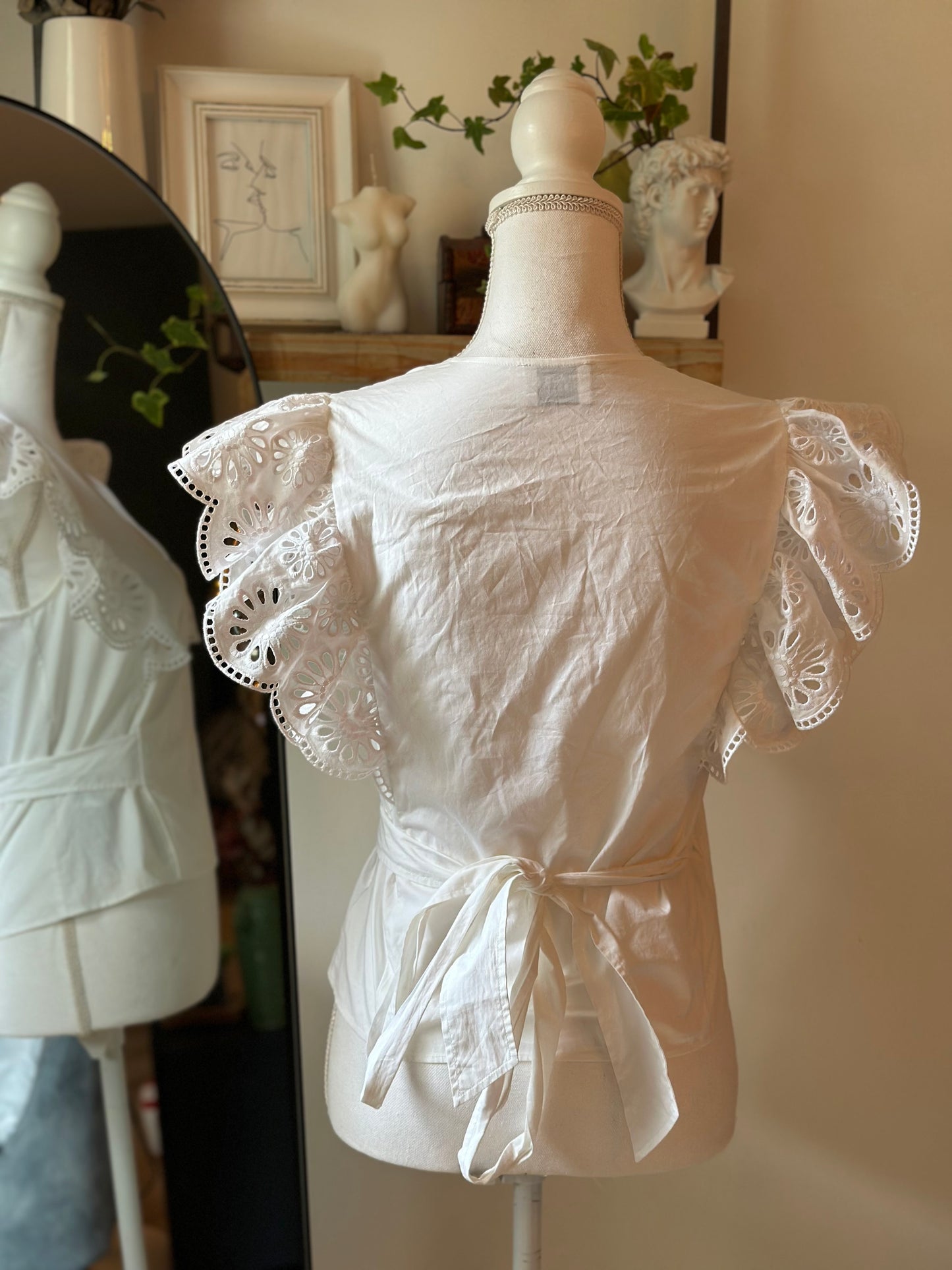Blouse en coton broderie, anglaise T.36