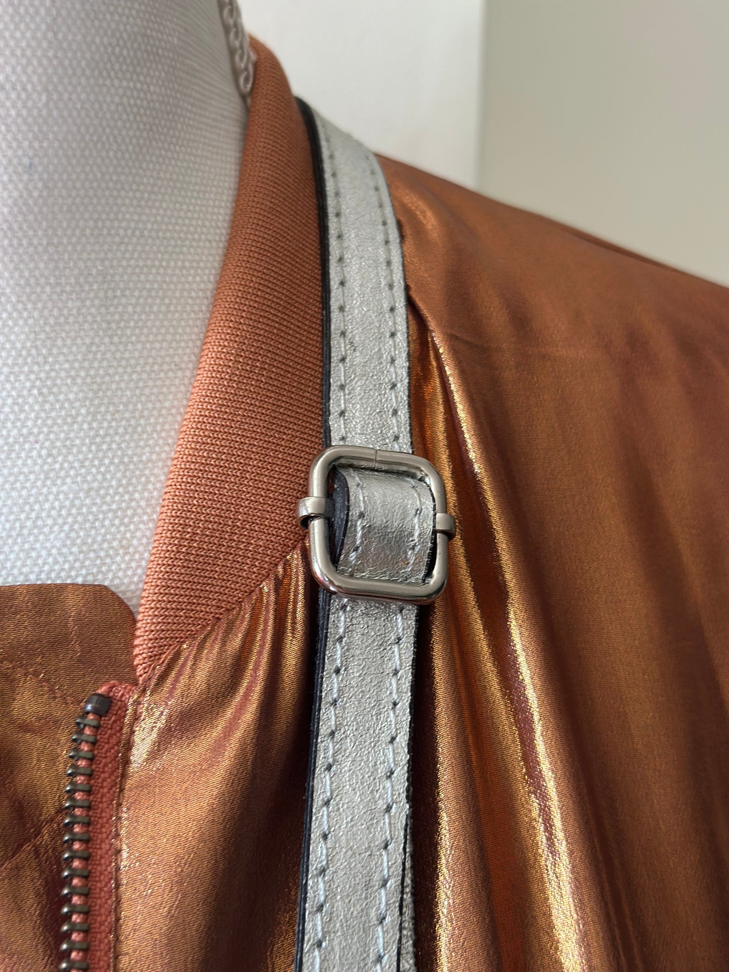 Sac bandoulière en cuir argenté