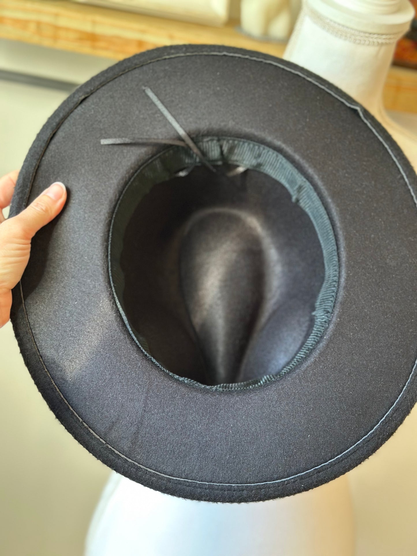 Chapeau en laine noir élégant femme taille 55/58 cm